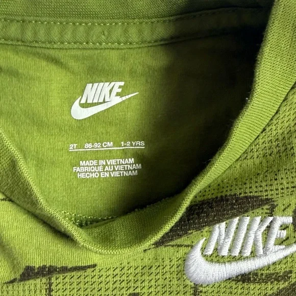 Nike Kids Matching Set in Green - Picture 2 of 3